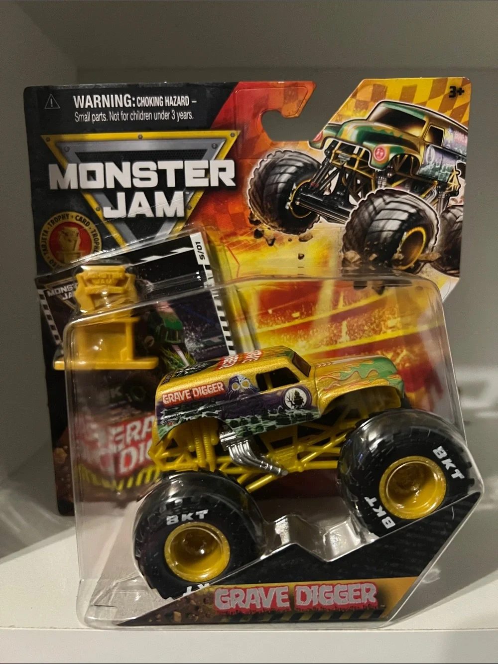 Monster Jam - Gold Trophy Card TRGX Grave Digger 2026 Series 01 / 1:64 Scale